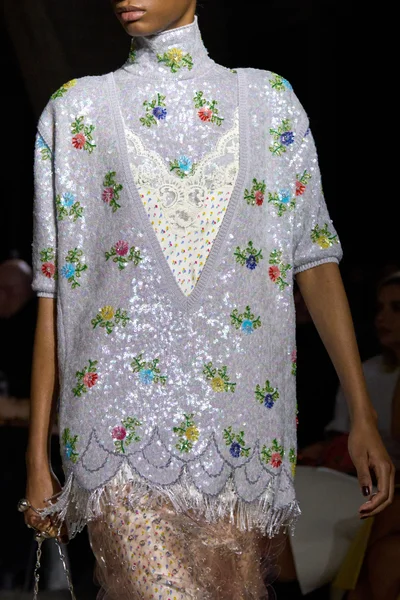 Look 15